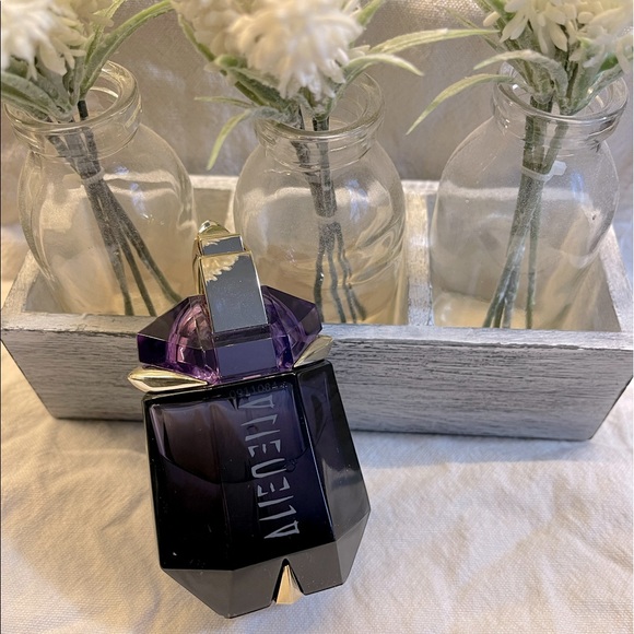 Mugler Alien Perfume 30 ml - Picture 2 of 3